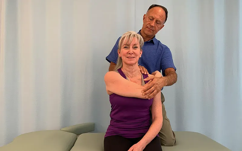 MJ_19_StretchingTheNeck1A_800