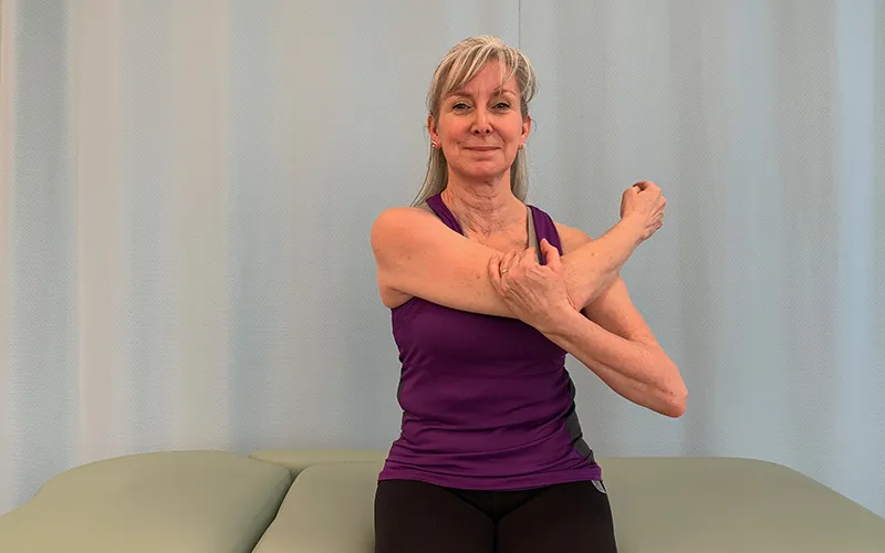 MJ_19_StretchingTheNeck3B_800