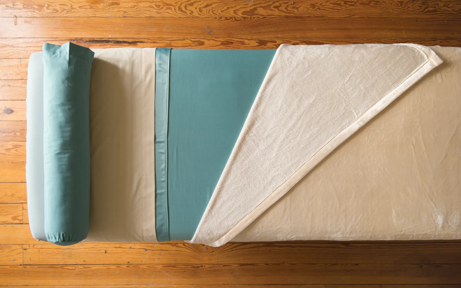 SO_14_YourTable_Secondary2_PlushThrow_1600