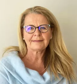 A headshot of Debra Persinger.