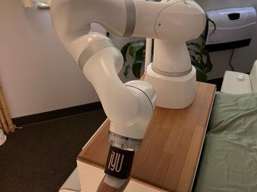 A robotic massage arm is displayed.