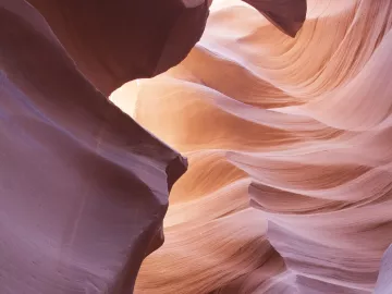 Pink and red canyon rock formations that demonstrate flow. 